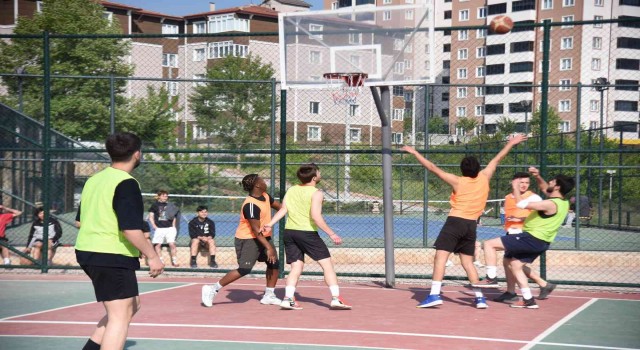 Gençlik turnuvaları renkli görüntülerle başladı