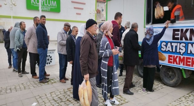 Geri adım atmayacağız diyen başkan, ekmek fiyatını 2 TLye indirdi