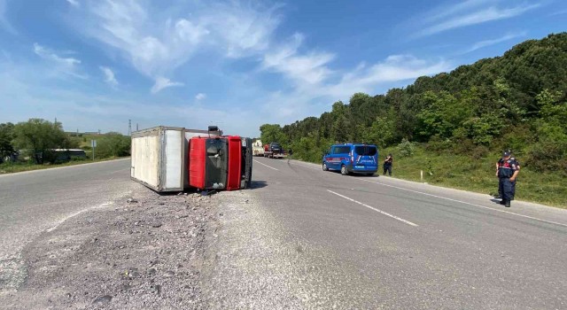 Geri manevra yapan kamyonet ile otomobil çarpıştı: 4 yaralı