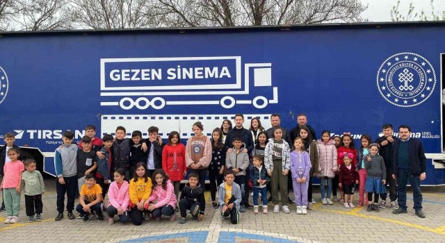 Gezen Sinema Tırı Altıntaşta çocuklarla buluştu