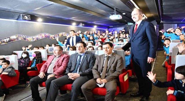 Gezen Sinema Tırı ilk olarak kuruluş toprakları Söğütte sahne aldı