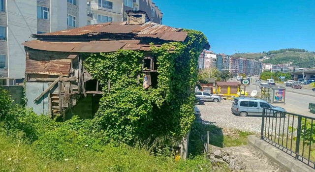 Giresunda metruk binalar yıkılıyor