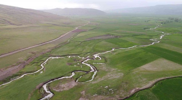 Gölbaşı beldesindeki menderesler görsel şölen sunuyor