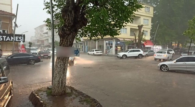 Gölbaşında sağanak yağış zor anlar yaşattı