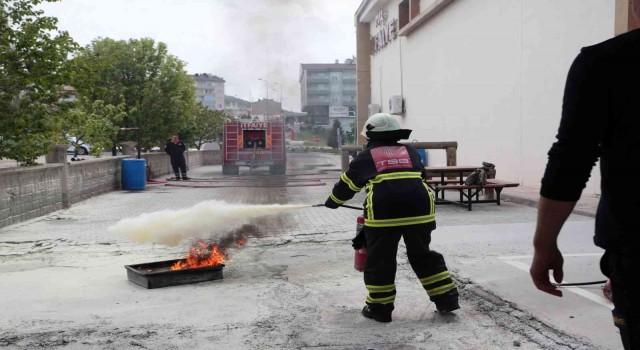 Gönüllü kadınlara “Yangın Güvenliği ve Yangına Müdahale Teknikleri “ eğitimi verildi