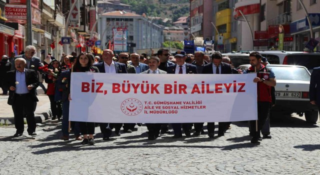 Gümüşhanede 15-21 Mayıs Aile Haftası dolayısıyla Biz Büyük Bir Aileyiz yürüyüşü gerçekleştirildi.
