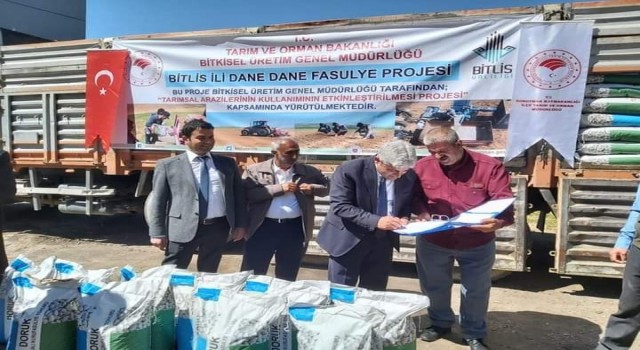 Güroymaktaki çiftçilere fasulye tohumu dağıtımı