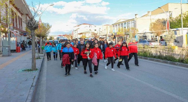 Gürpınar Belediyesinden yıldız sporcular için kutlama gecesi