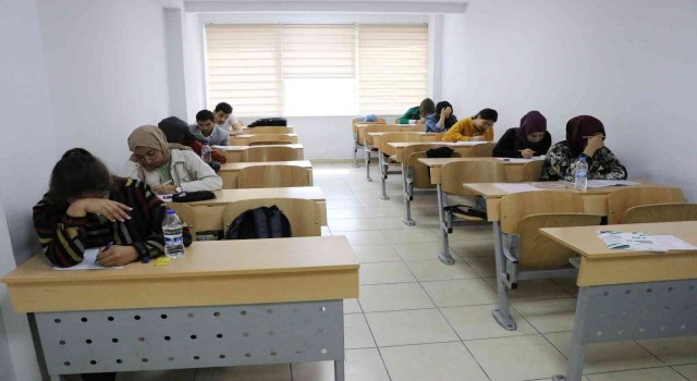 Haliliyede gençler deneme sınavları ile üniversiteye hazırlanıyor
