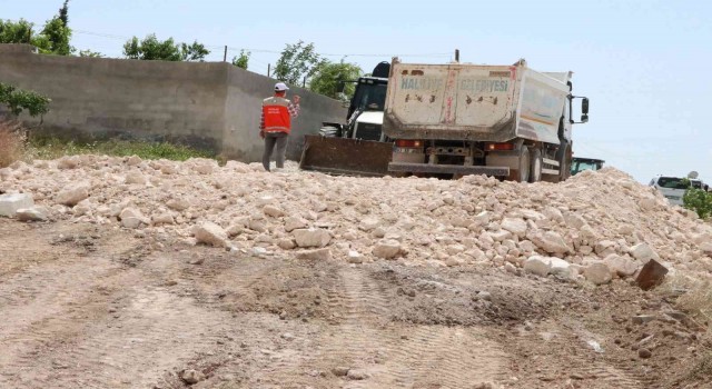 Haliliyede üç mahallenin daha yol ağı genişletiliyor