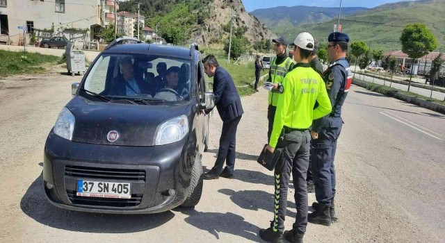 Hanönüde Karayolu Trafik Haftasında sürücüler bilgilendirildi