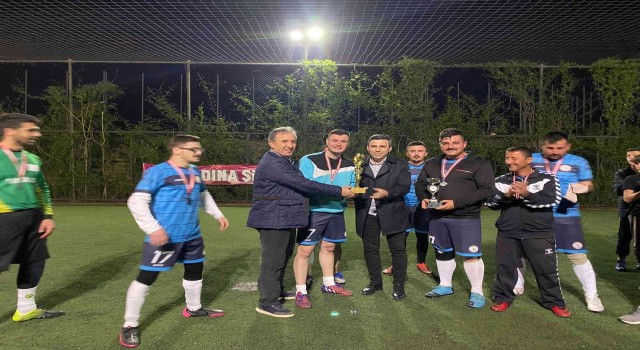 Hanönüdeki halı saha futbol turnuvasında kupa gençlerin oldu