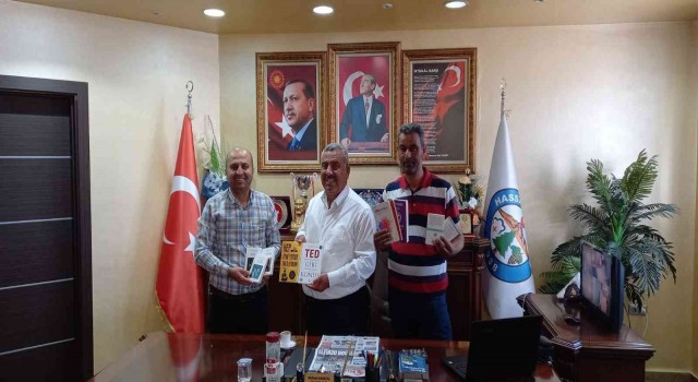 Hassa Belediyesinden ilçedeki okullara kitap desteği