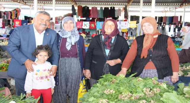 Hassada çatısı çöken semt pazarı yeniden hizmete girdi