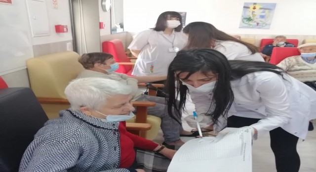 Hasta ve yaşlı hizmetleri eğitimi gören lise öğrencileri Portekizde staj yapıyor