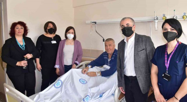 Hastane yönetimi hastaların ve personelin bayramını kutladı