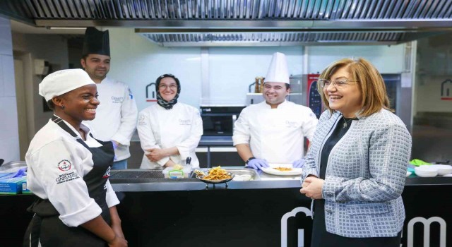 Hayran kaldığı lezzetler için eğitim alıyor