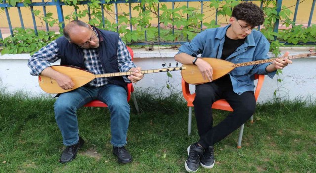 Hem muhtar hem ozan