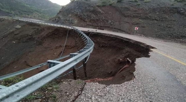 Heyelanda mahsur kalan 4 kişi kurtarıldı
