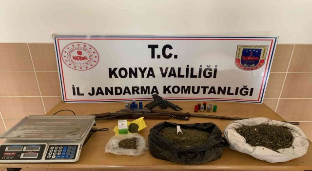 Hüyükte jandarma zehir tacirlerine geçit vermiyor