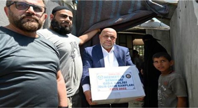 İdlibte yetim öğrenciler sevindirildi