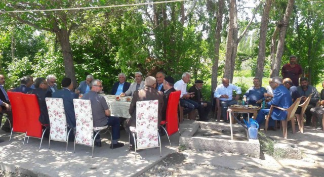 Iğdırda kanaat önderleri husumetli aileleri barıştırdı