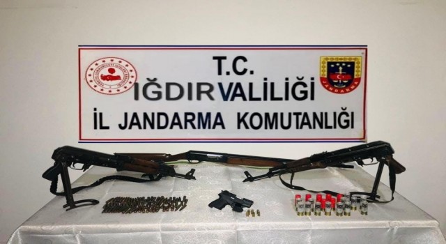 Iğdırda silah ticareti ve sigara kaçakçılığı operasyonu