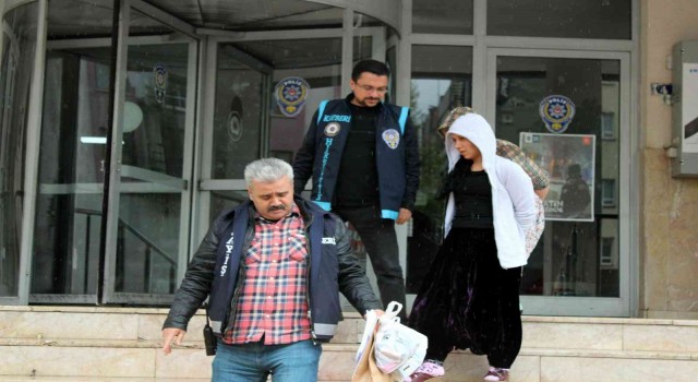 İkametlerden 181 bin TLlik ziynet eşyası çalan kadınlar yakalandı