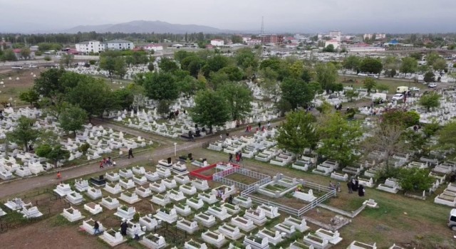 İki yılın ardından mezarlık ziyaretleri tekrar yapıldı