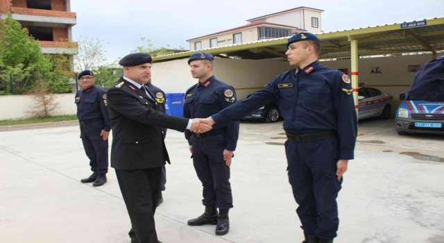 İl Jandarma Komutanından askerlere ve şehit ailesine bayram ziyareti