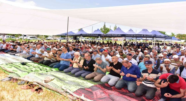 İnönüde 2 bin kişi yağmur duası için bir araya geldi