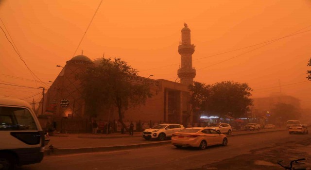 Irakta etkili olan kum fırtınası nedeniyle 400den fazla kişi hastaneye kaldırıldı
