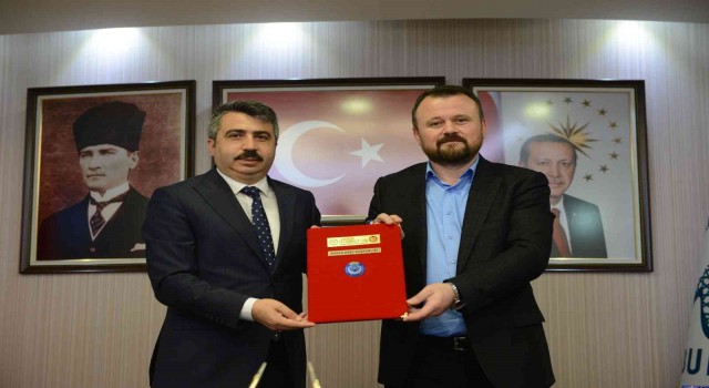 İşçinin yüzü Yıldırımda gülüyor