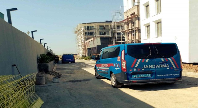 İskeleden düşen işçi ağır yaralandı