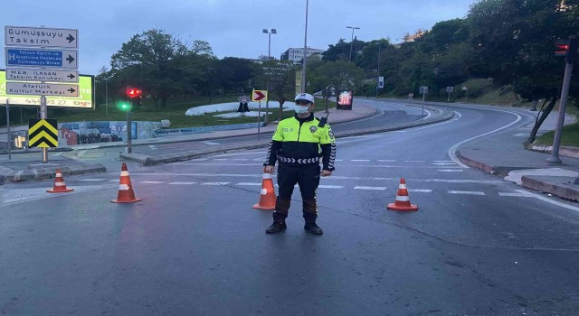 İstanbulda 1 Mayıs için yollar trafiğe kapatıldı