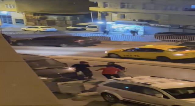 İstanbulda anneleri boşanan ikiz kardeşi sopayla döven amcalar yakalandı