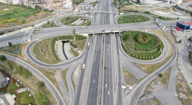 İstanbulda bayramın ilk gününde yollar boş kaldı