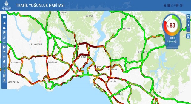 İstanbulda beklenen yağış başladı: Trafik yoğunluğu yüzde 83 oldu