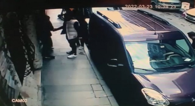 İstanbulda “Hazır mı” şifresini çözen polis torbacıyı suçüstü yakaladı