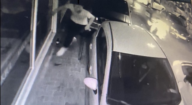 İstanbulda korkunç cinayet kamerada: 22 yaşındaki genç kalbinden vurularak öldürüldü