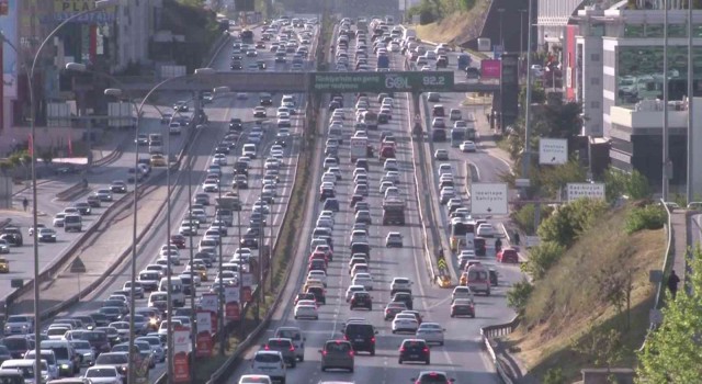 İstanbulda pazar günü trafik yoğunluğu yüzde 49lara ulaştı