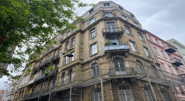 İstanbulun ilk apartmanlarından 113 yıllık ‘Valpreda tarihe direniyor