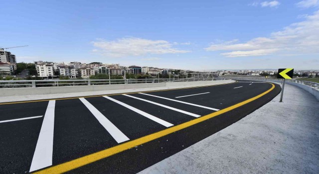 İstasyon Caddesinin 25 yıllık trafik çilesi sona erdi