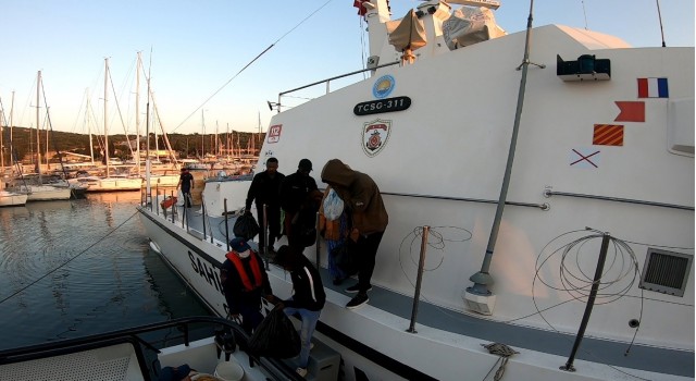 İzmir açıklarında 46 düzensiz göçmen kurtarıldı