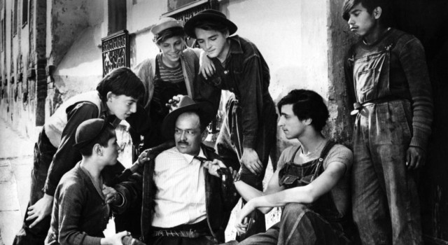 İzmir Ekonomide 72 yıllık tarihi filme özel gösterim