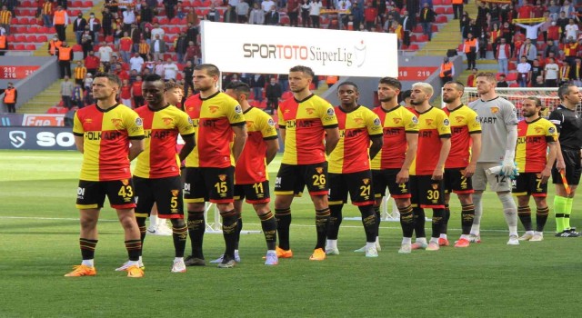 İzmir futbolu dibi gördü