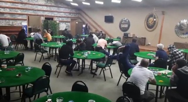 İzmirde 47 kişi kumar oynarken suçüstü yakalandı