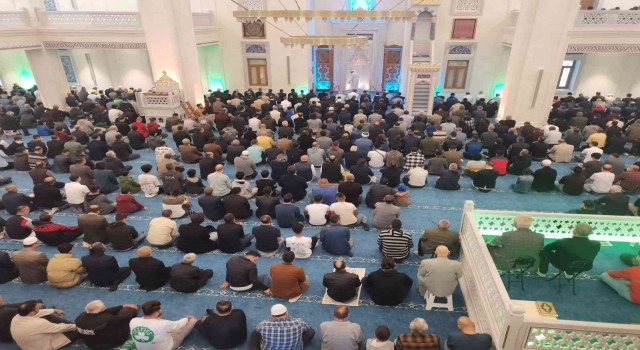 İzmirde bayram namazı kılındı