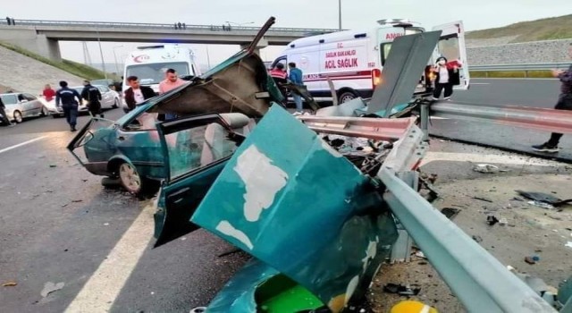 İzmirde feci kaza: 2 ölü, 3 yaralı