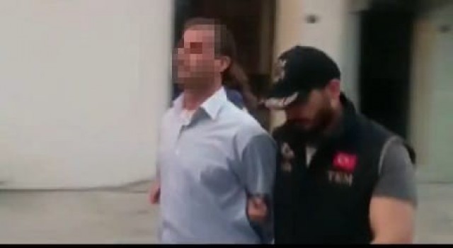 İzmirde FETÖnün hücre evlerine baskın: 21 gözaltı